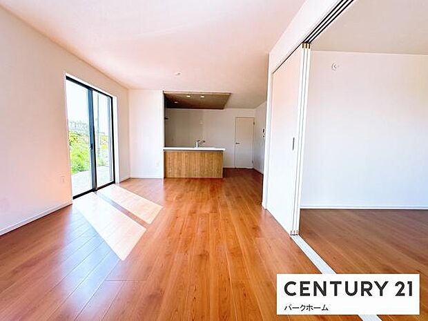 【リビング】リビングイン階段で家族とのコミュニケーションが自然と生まれます。