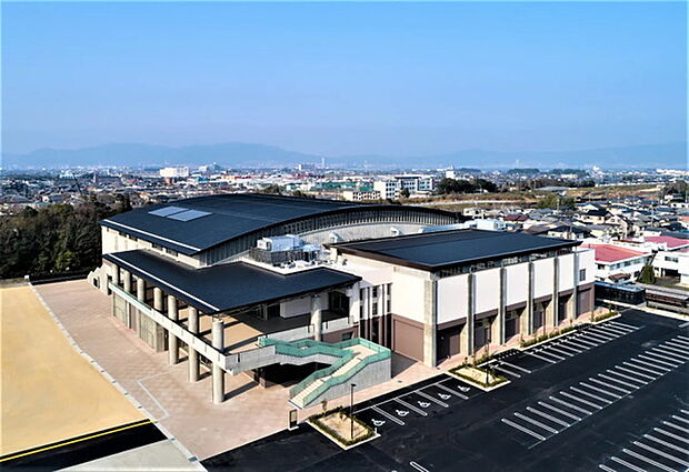 野村運動公園まで860m、【営業時間】9時00分〜21時30分 【定休日】水曜日 JR草津駅より徒歩約15分 市民の体育館と運動場です。