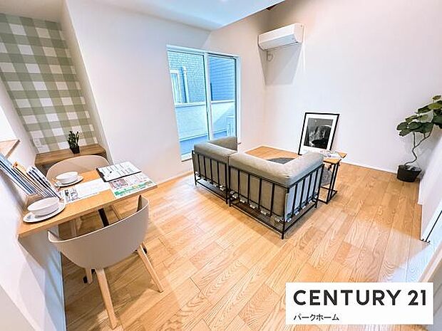 【リビング】採光が十分な明るいリビング空間です!