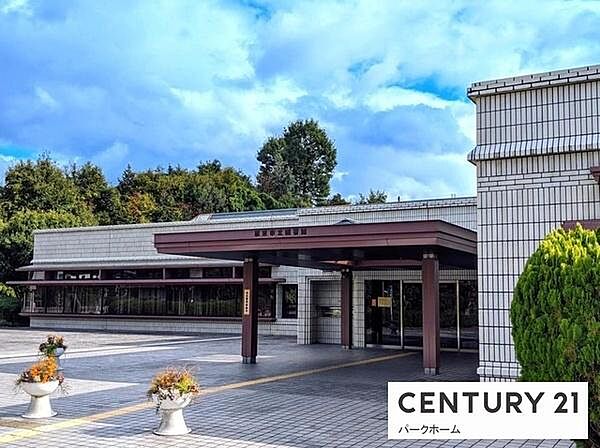 栗東市立図書館まで700m、【営業時間】月曜日：定休日　火曜日・水曜日・木曜日・金曜日：10時～18時　土曜日・日曜日：10時～17時