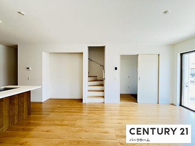 【リビング】ゆったりと寛げてコミュニケーションが広がりやすいレイアウトです!