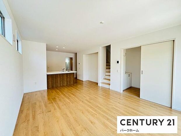 【リビング】リビングイン階段で家族とのコミュニケーションが自然と生まれます。