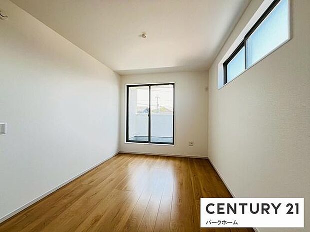 【洋室】日当たりも良く、明るい生活ができますよ!収納もばっちり!