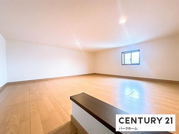 大容量の収納スペースが確保できる小屋裏収納付き!