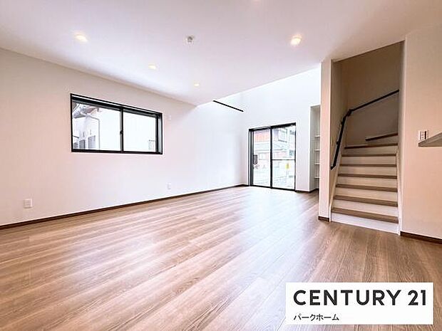 【リビング】リビングイン階段で家族とのコミュニケーションが自然と生まれます。