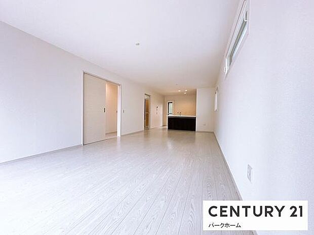 【リビング】ゆったりと寛げてコミュニケーションが広がりやすいレイアウトです！