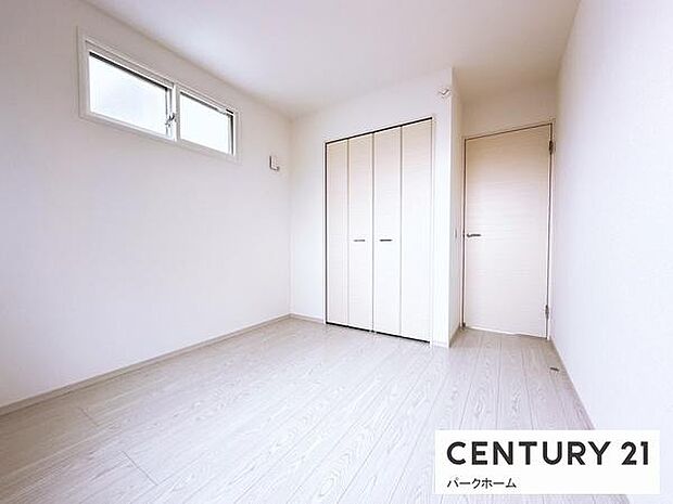 【洋室】各居室に収納完備！