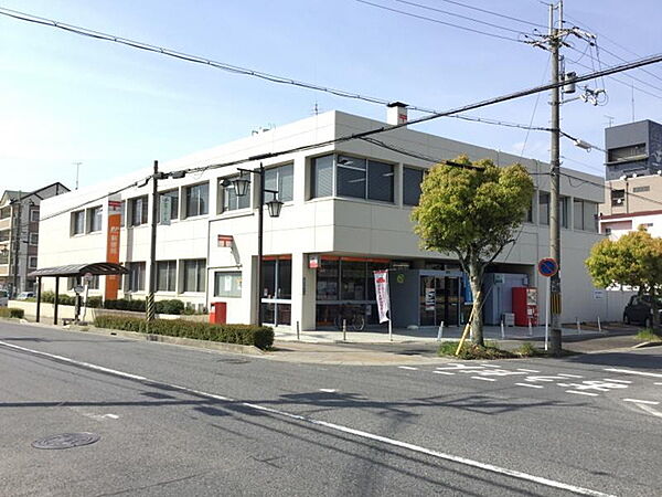 栗東郵便局まで1596m、【営業時間】月曜日～金曜日9時00分～19時00分　土曜日8時00分～19時00分　日曜日9時00分～16時00分