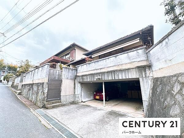 【外観】高台に位置しているため、開放感があります！