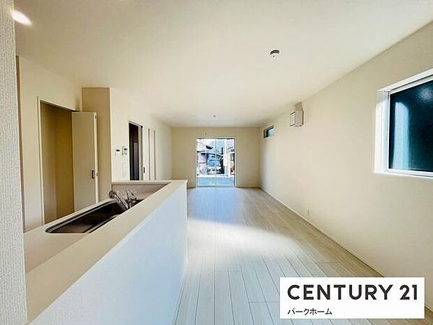 【ダイニング】家族だんらんを楽しめるダイニングルームです！