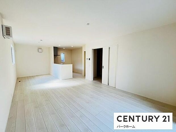 【リビング】ゆったりと寛げてコミュニケーションが広がりやすいレイアウトです！