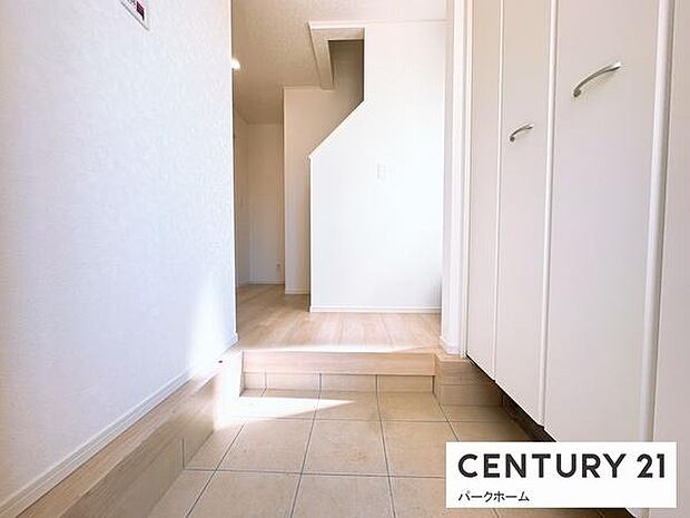 散らかりがちな玄関もスッキリ玄関収納付