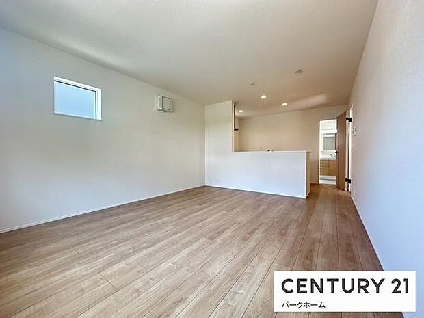 【リビング】ゆったりと寛げてコミュニケーションが広がりやすいレイアウトです!