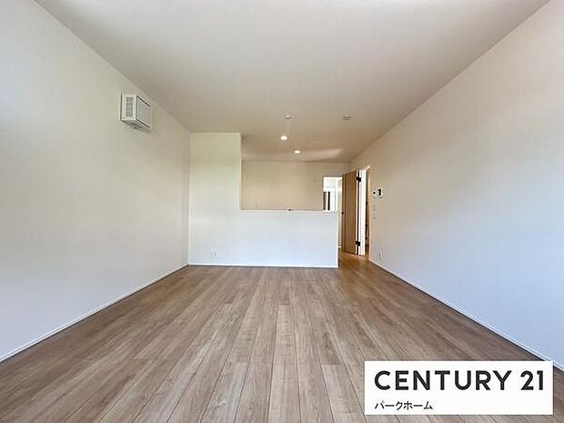 【リビング】明るいリビングです!陽当たりも良く、気持ちのいいリビングになっております。