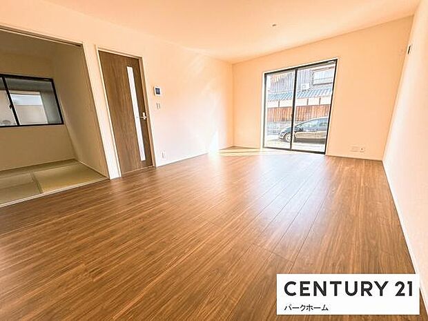 【リビング】ゆったりと寛げてコミュニケーションが広がりやすいレイアウトです!