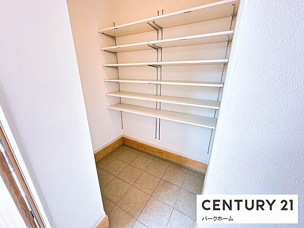 広い土間スペースのある玄関です。収納力もあります!