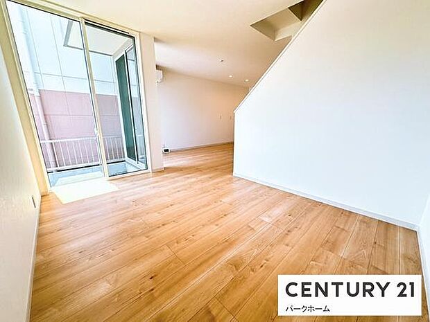 【リビング】陽当たりが良く、気持ちのいいリビングになっております。