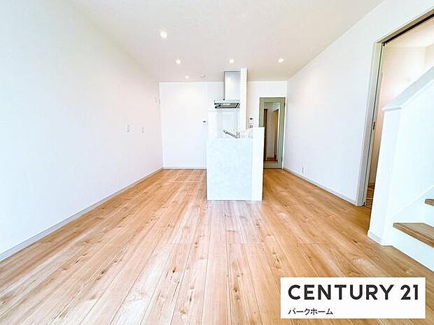 【リビング】リビングイン階段で家族とのコミュニケーションが自然と生まれます。