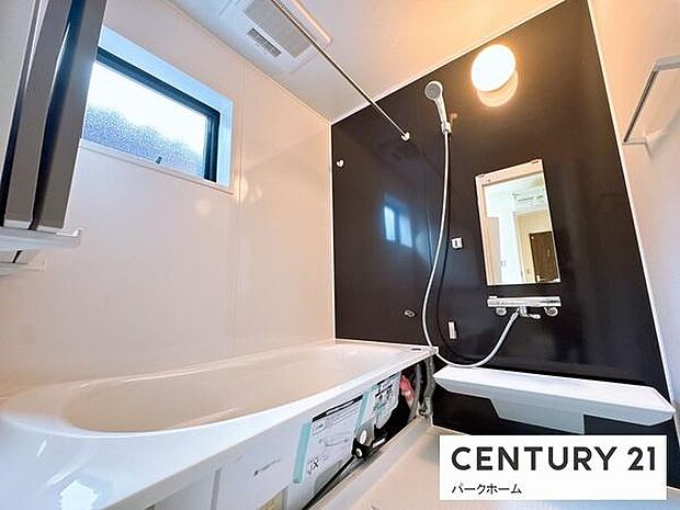 広い浴室で1日の疲れを癒せます。もちろん防カビや洗濯物を干すのにも便利な浴室乾燥機付きです！