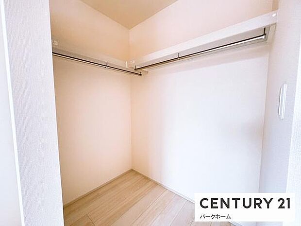 ＷＩＣスペースがございますので収納力があり寝室としても洋室としても利用可能です。