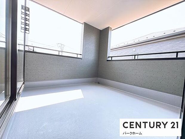 【バルコニー】インナーバルコニーで急な雨に降られても大丈夫です