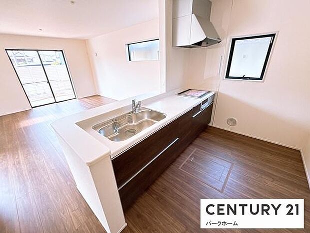 お料理の幅が広がる3口のIHクッキングヒーター！グリル付です！