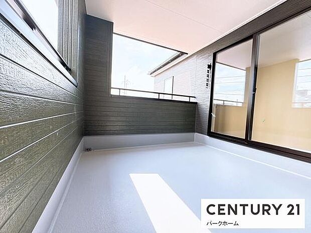 【バルコニー】インナーバルコニーで急な雨に降られても大丈夫です