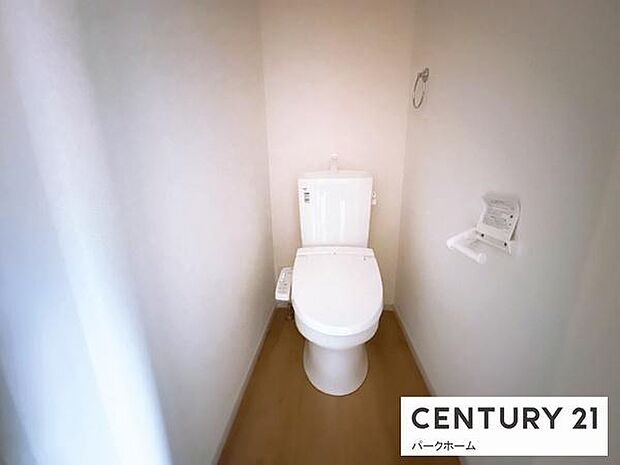 【トイレ】スッキリとしたデザインの温水洗浄便座付きトイレ！