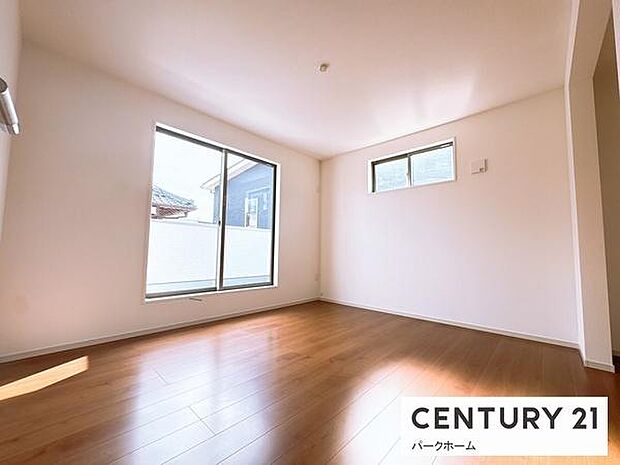 【寝室】日当たりの良い寝室になります。