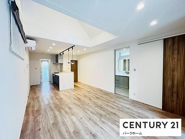 【ダイニング】家族だんらんを楽しめるダイニングルームです！