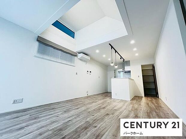 【リビング】リビングイン階段で家族とのコミュニケーションが自然と生まれます。