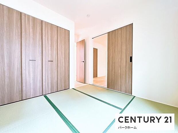 【和室】ゆったり落ち着いた和室です！客間としてもお使いいただけます！リビングと一体で利用も可能です！