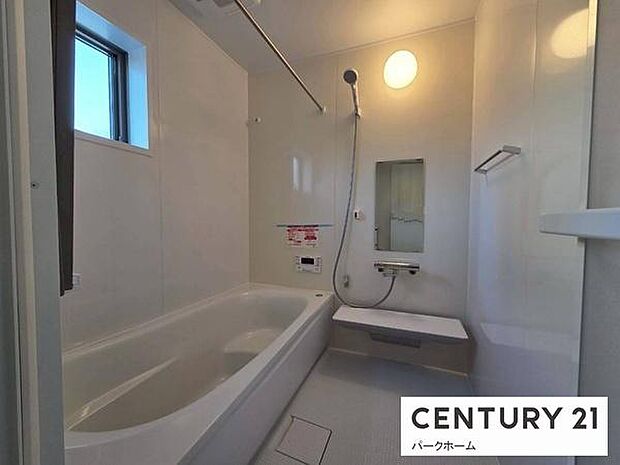 【バスルーム】日々の疲れを癒すバスルームです！浴室暖房乾燥機付きで、季節に合わせた快適なバスタイムを実現！