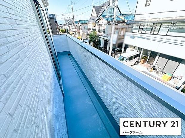 【バルコニー】日当たりの良い広々したバルコニーで洗濯物も楽ちん!