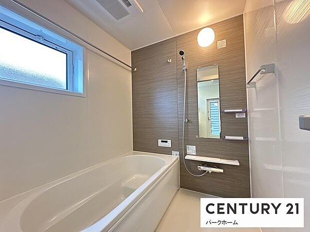 広い浴室で1日の疲れを癒せます。もちろん防カビや洗濯物を干すのにも便利な浴室乾燥機付きです！