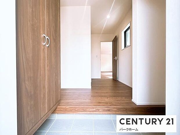 【玄関】家族みんなの帰りを迎える玄関。