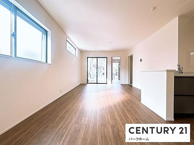 心地よい光と風が入るリビングです。