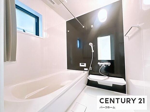 広い浴室で1日の疲れを癒せます。もちろん防カビや洗濯物を干すのにも便利な浴室乾燥機付きです！