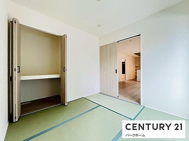 【和室】ゆったり落ち着いた和室です！客間としてもお使いいただけます！リビングと一体で利用も可能です！