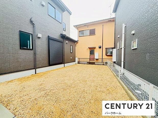 【庭スペース】お庭スペースもあり、お子様のプールなど色々な用途で使用できます！