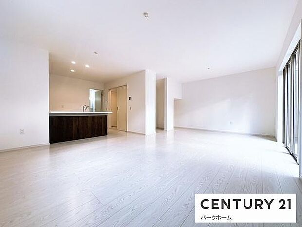 心地よい光と風が入るリビングです。