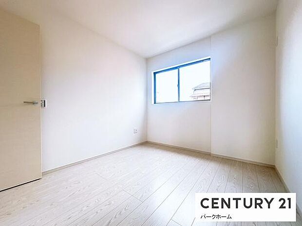 【洋室】日当たりも良く、明るい生活ができます！