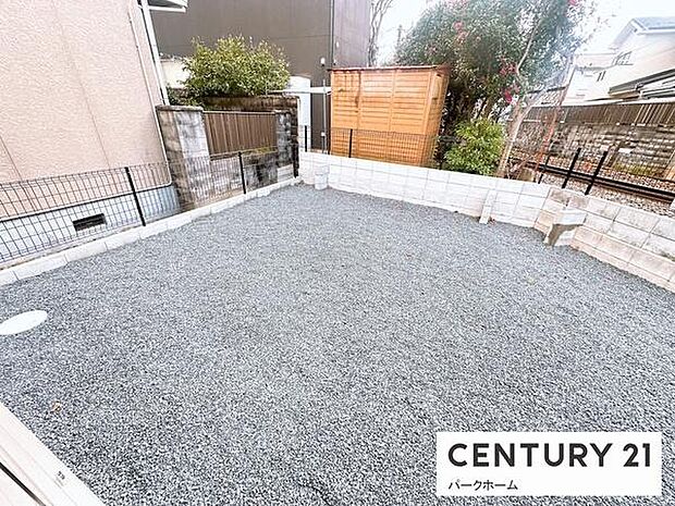 【庭スペース】南側にお庭スペースもあり、お子様のプールなど色々な用途で使用できます！