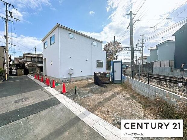 シンプルなキューブ型フォルムが目を引く新築戸建