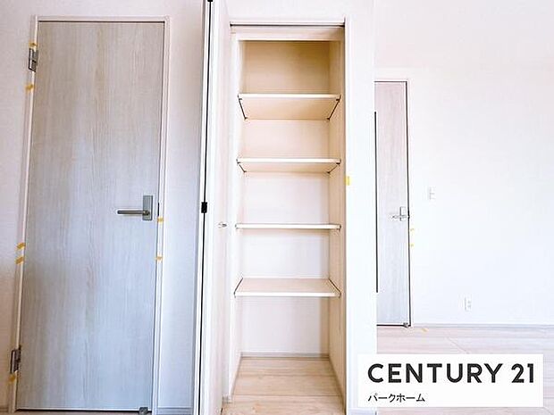 【収納】リビングに収納スペースがありとても便利です。