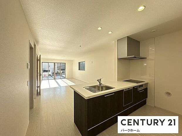 【キッチン】使い勝手と機能性を両立した快適キッチンです。