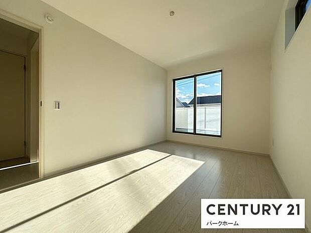 【寝室】日当たりの良い寝室になります。