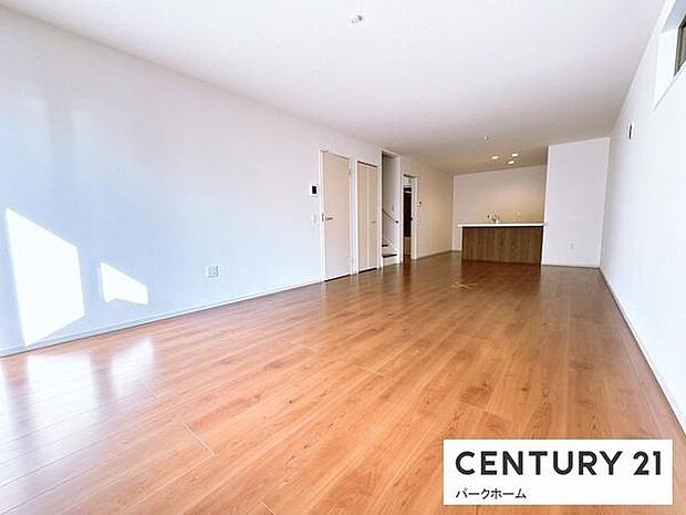 【リビング】リビングイン階段で家族とのコミュニケーションが自然と生まれます。