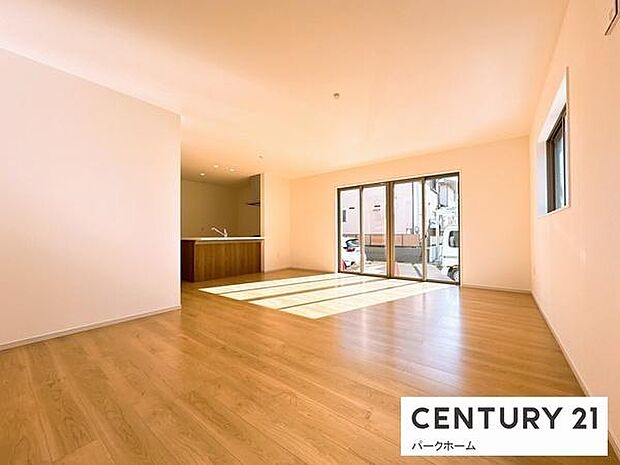 【リビング】ゆったりと寛げてコミュニケーションが広がりやすいレイアウトです