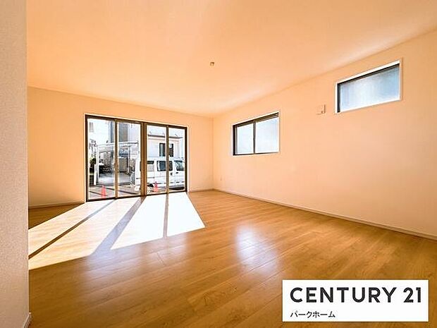 心地よい光と風が入るリビングです。